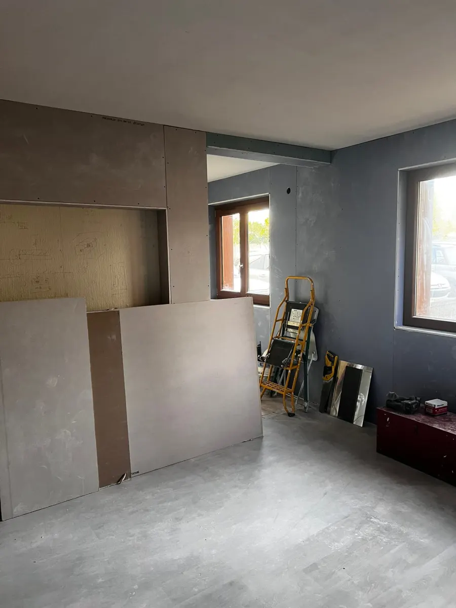 Doublage en plaques de plâtre autour des ouvertures d’une pièce