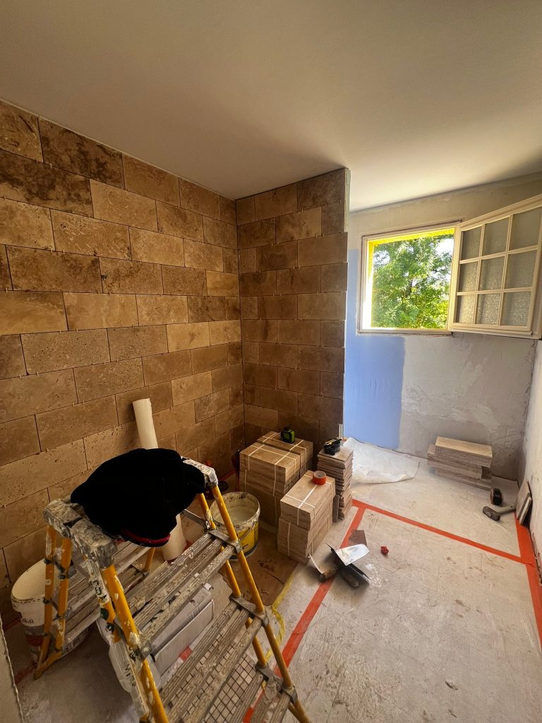 Salle de bains carrelée par A2CP89